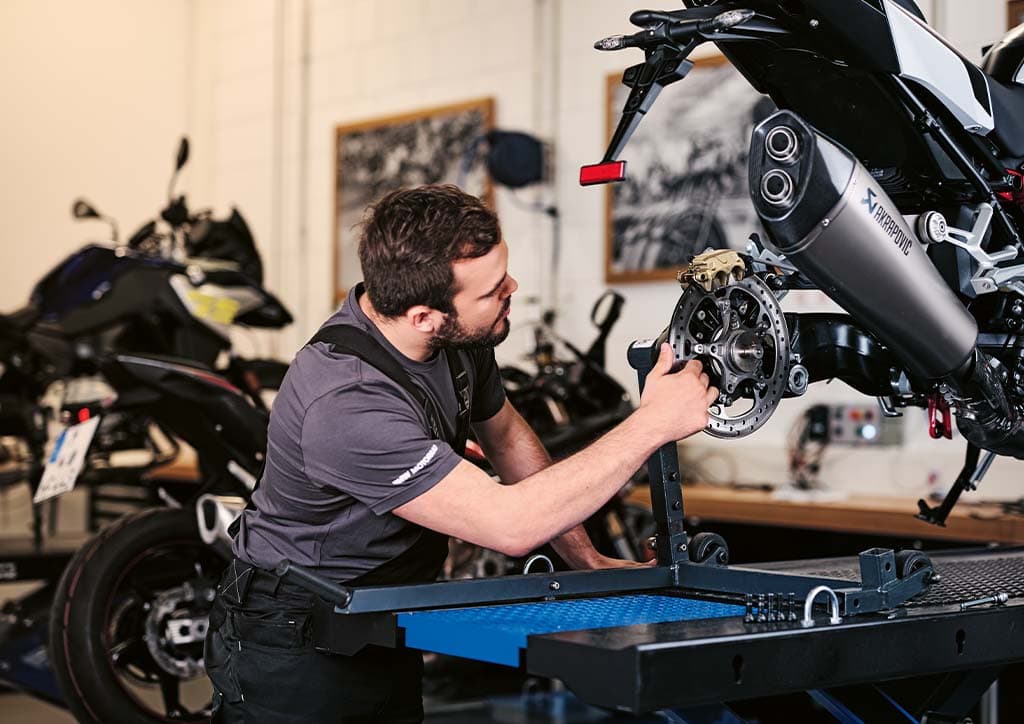 Mot Service.jpg