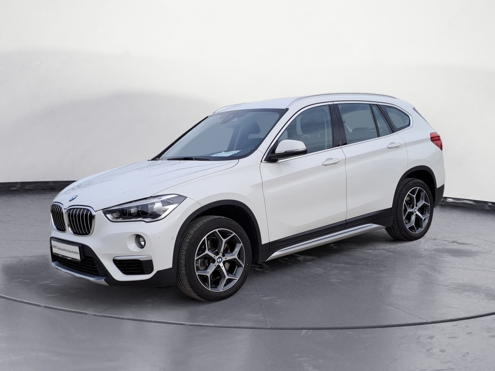 BMW - X1 xDrive20i xLine