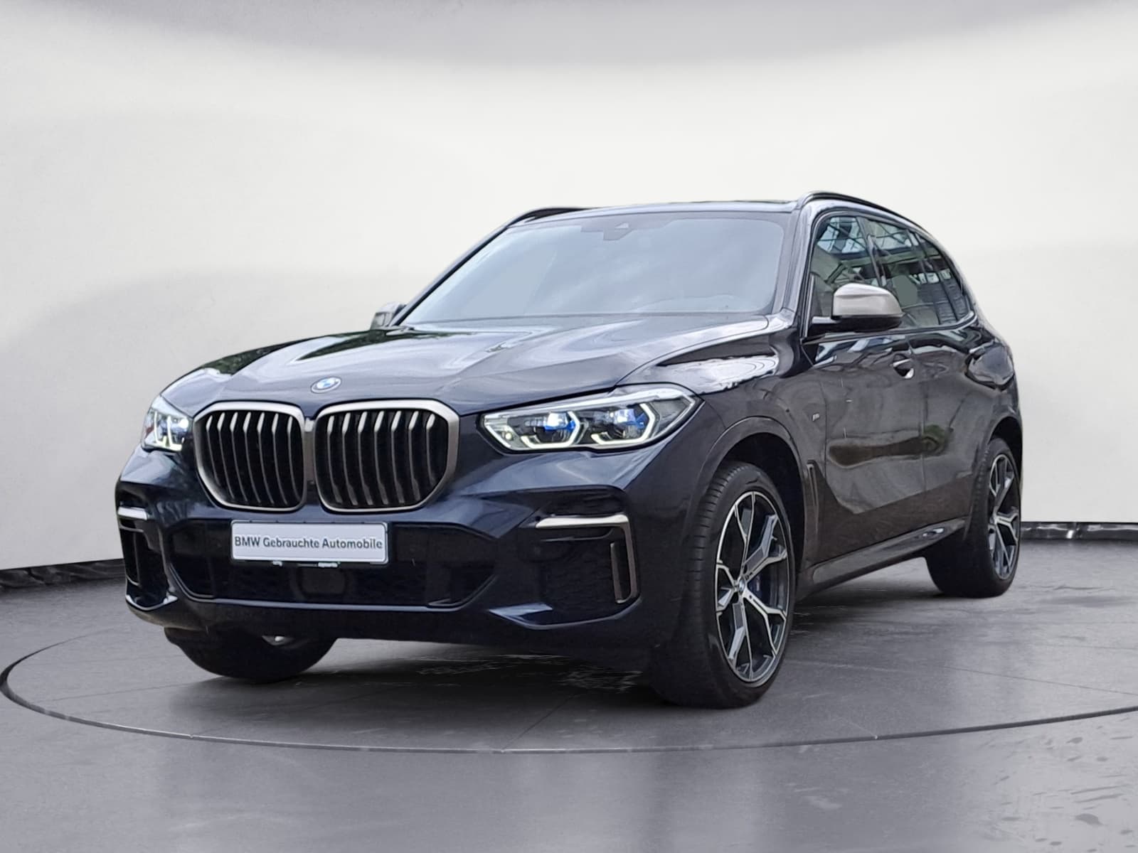 BMW - X5 M50i