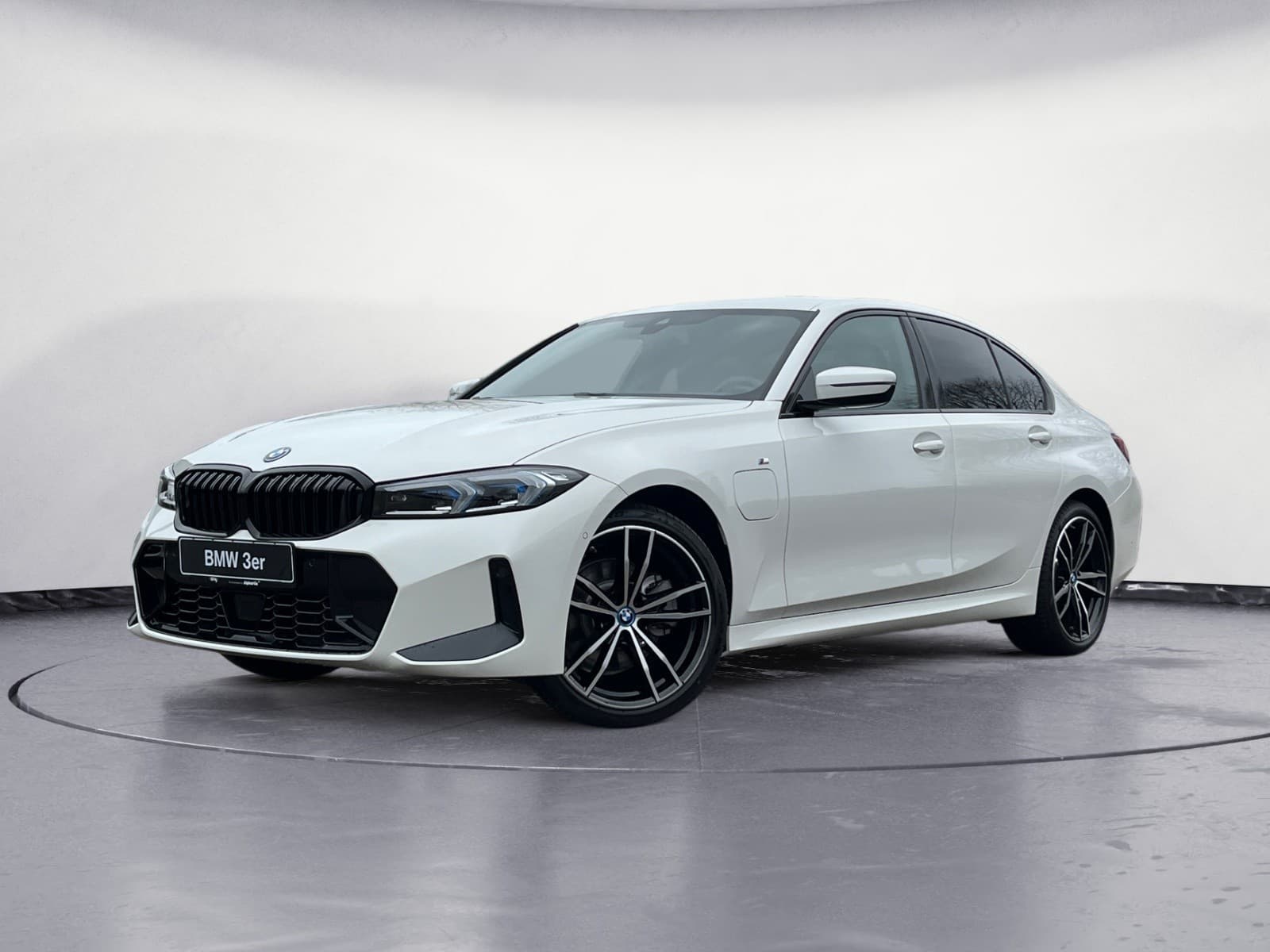 BMW - 330e xDrive Limousine