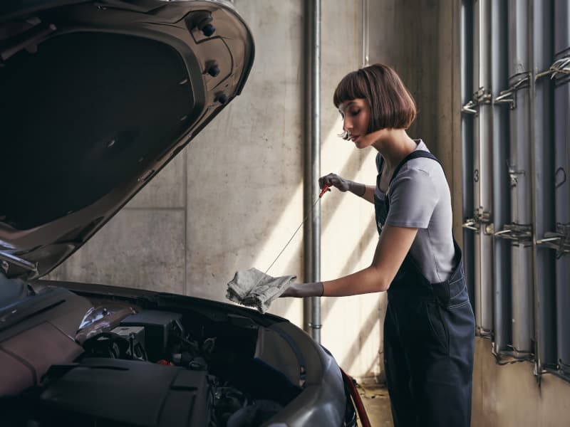 Service Frau erweitert 2.jpg