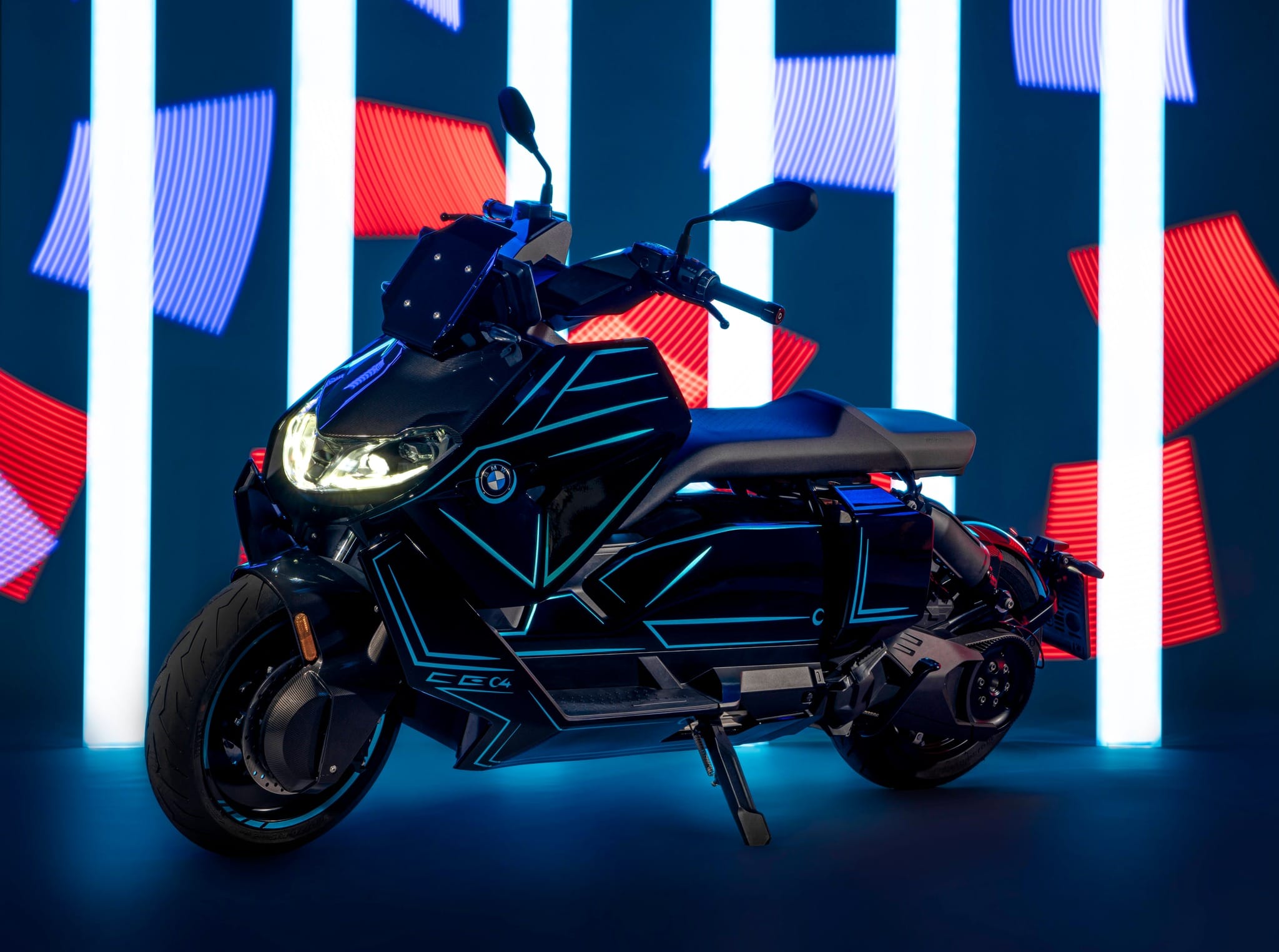 CE04 mit Sonderlackierung.jpg