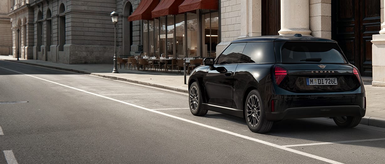 DER VOLLELEKTRISCHE MINI COOPER BLACKYARD.