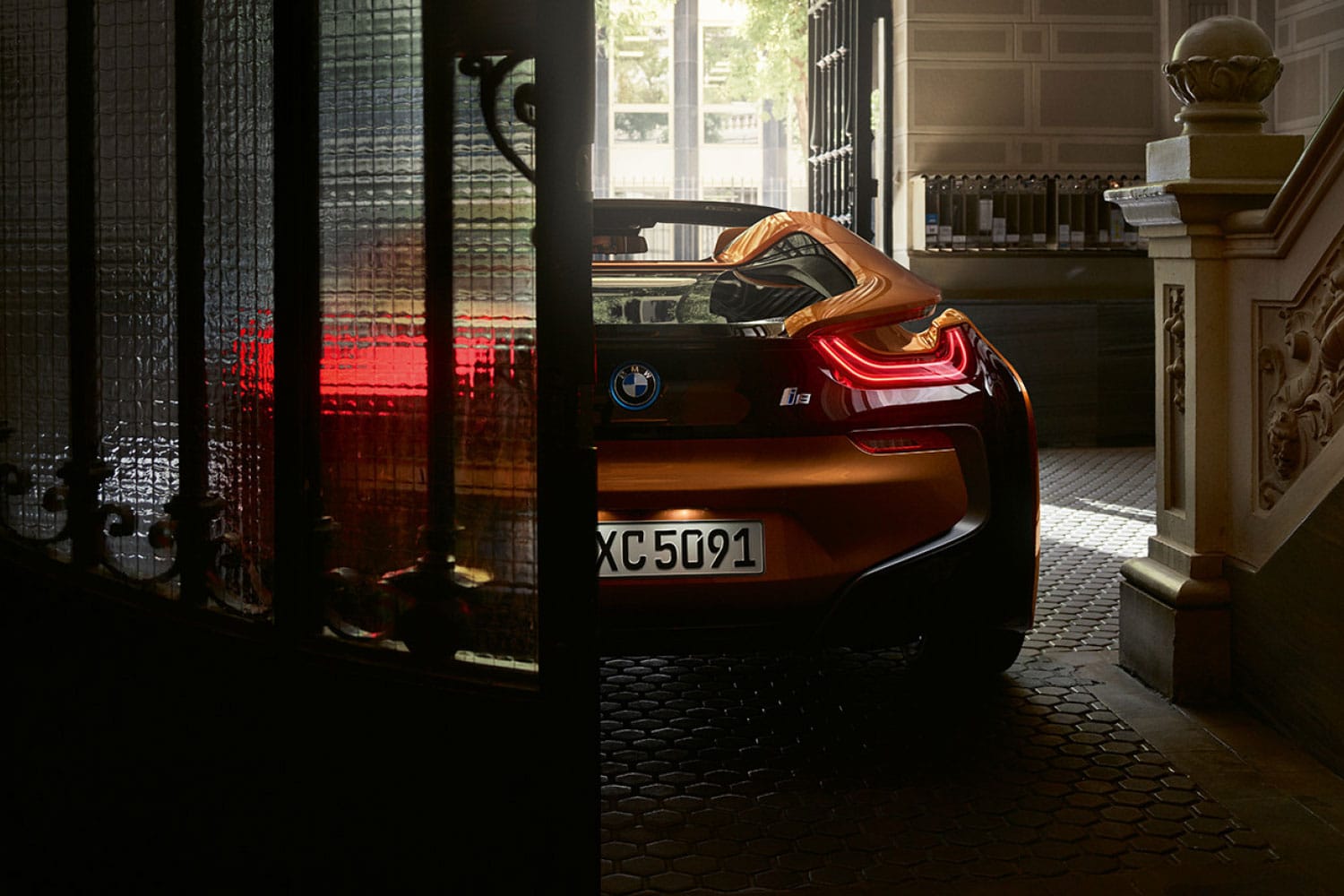 BMWi_i8_Heckansicht 2.jpg