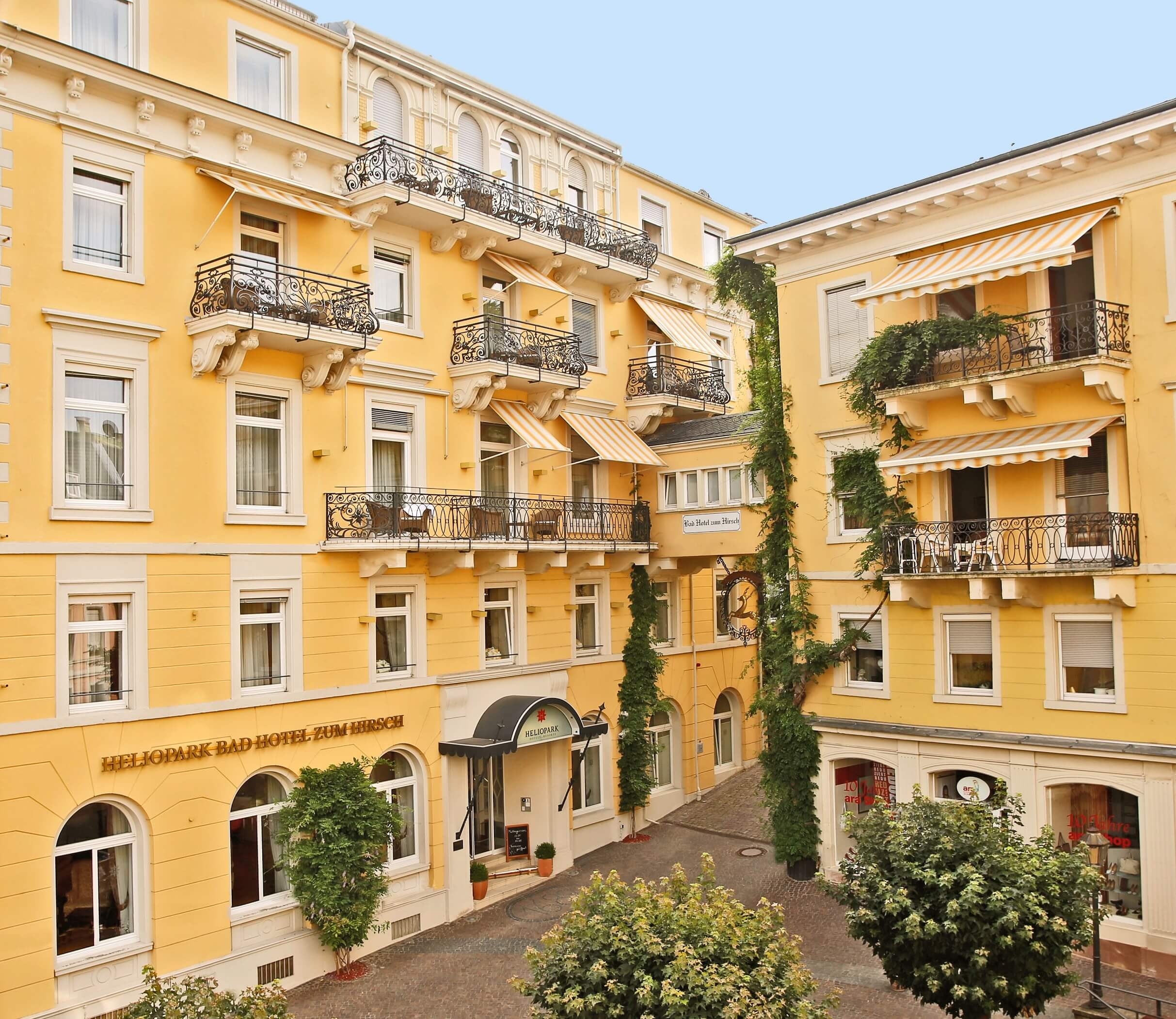 Bad Hotel Hirsch_Fassade Front.jpg