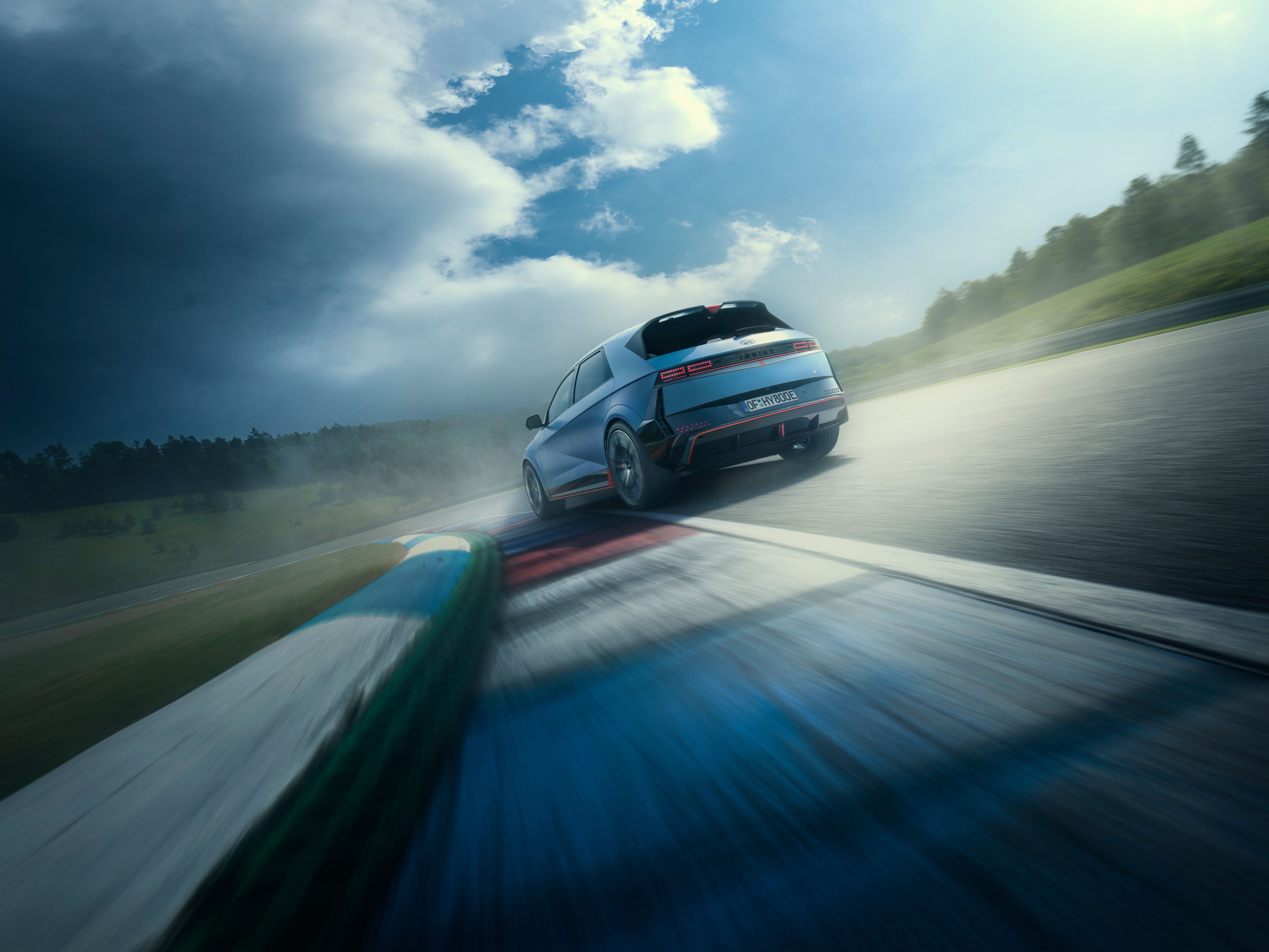 IONIQ5N_MY24_EXT_Fahrschuss_Rennstrecke_Heck_01.jpg