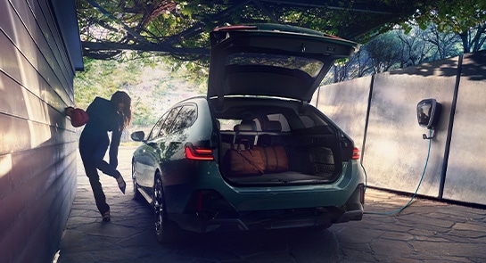 BMW i5 Touring.jpg