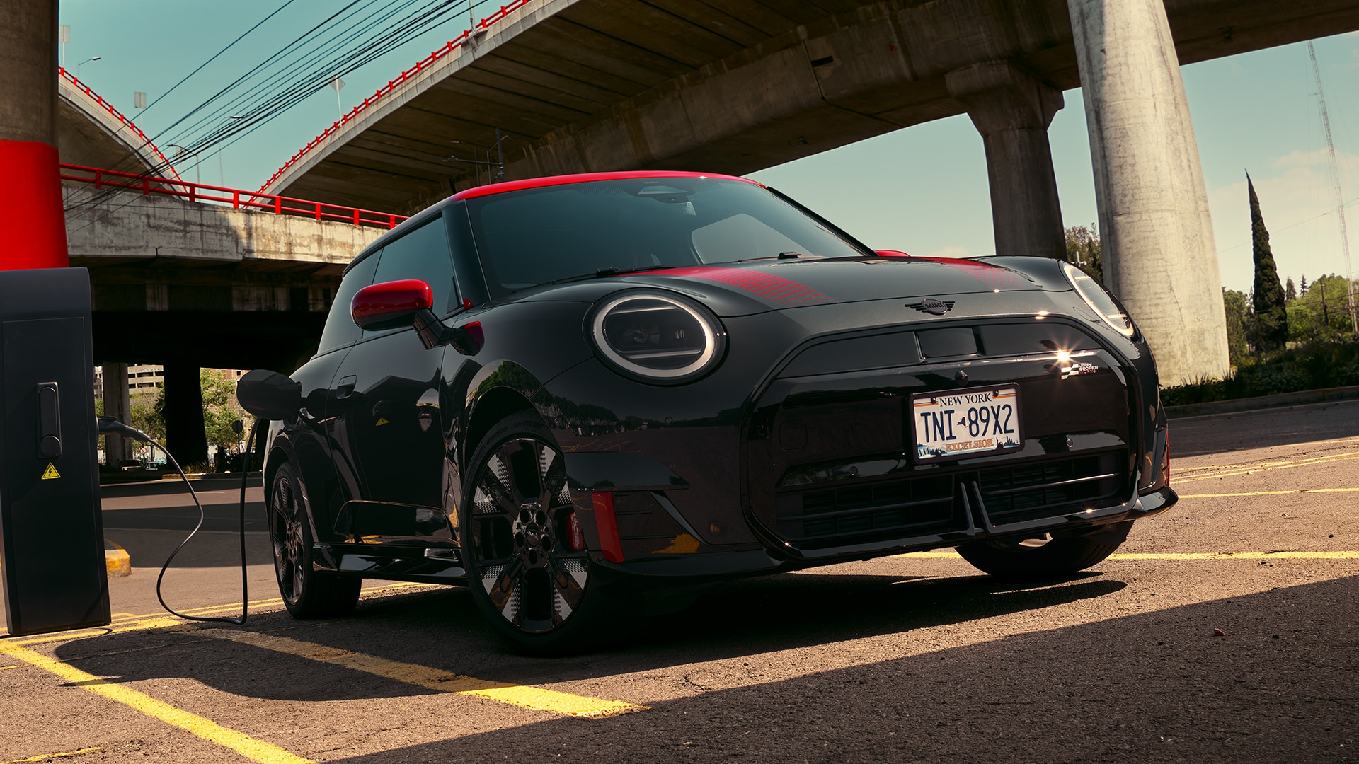 Teaser_Cooper_E_JCW.jpg