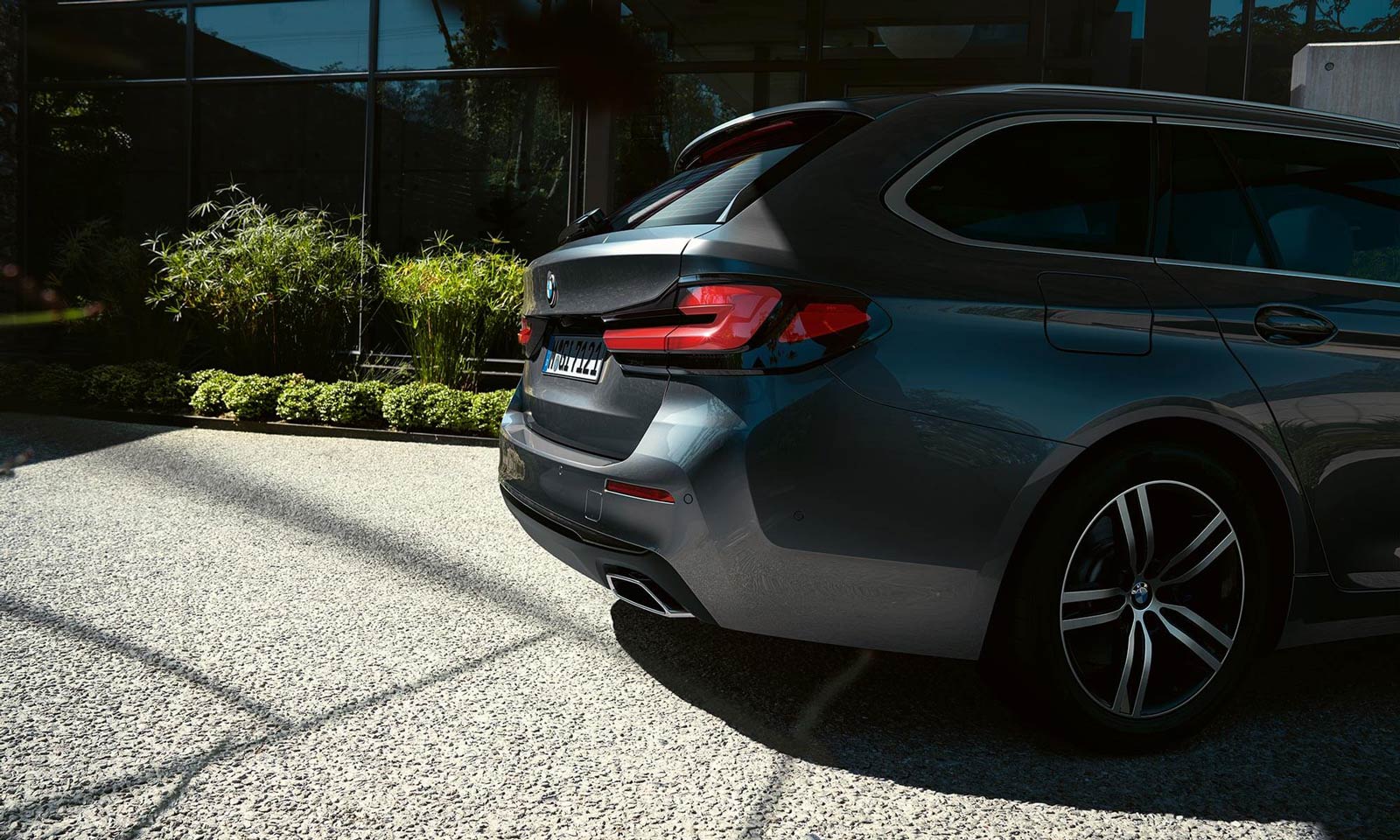 DER NEUE BMW 5er Touring*