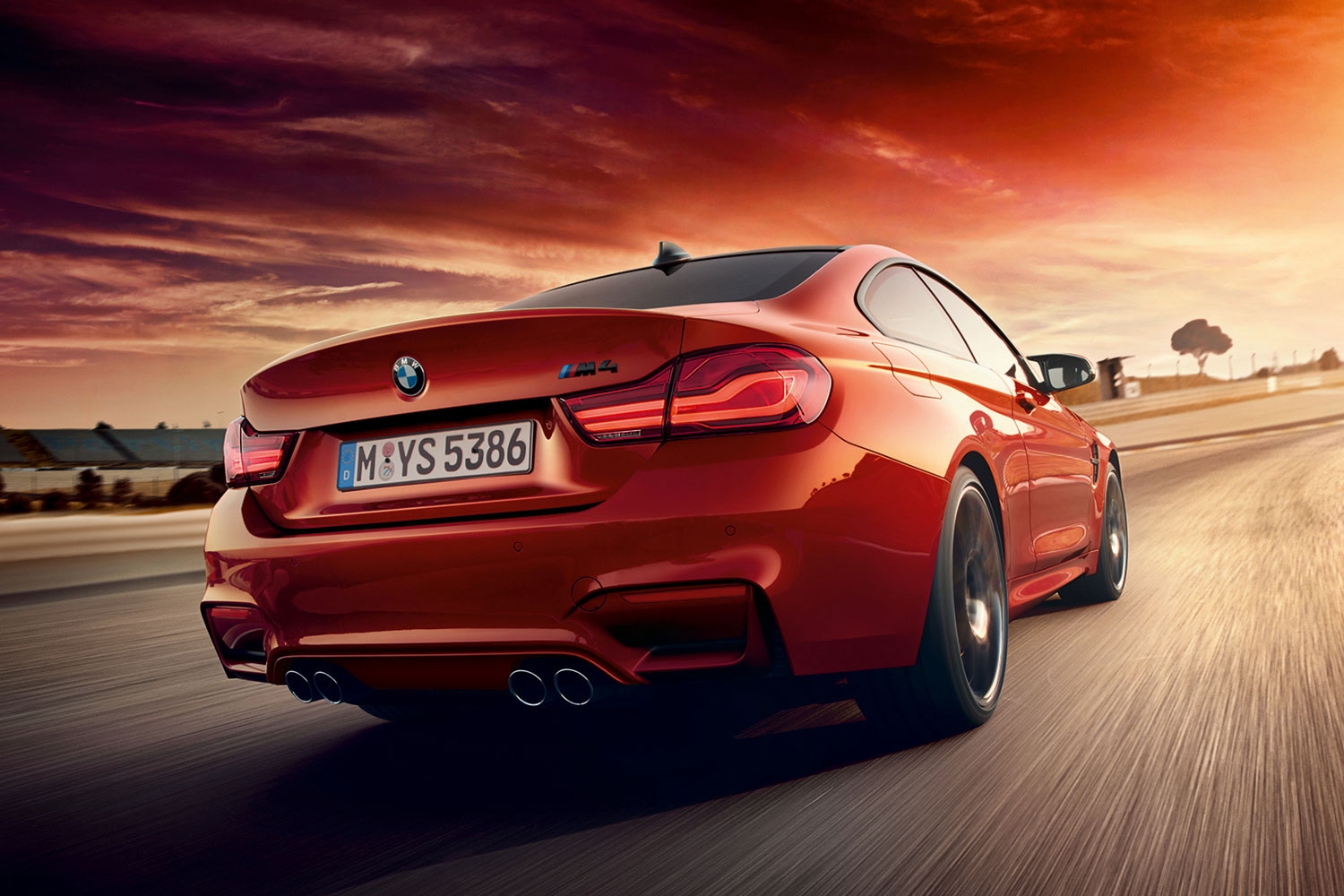 BMW_M4_Heckansicht.jpg