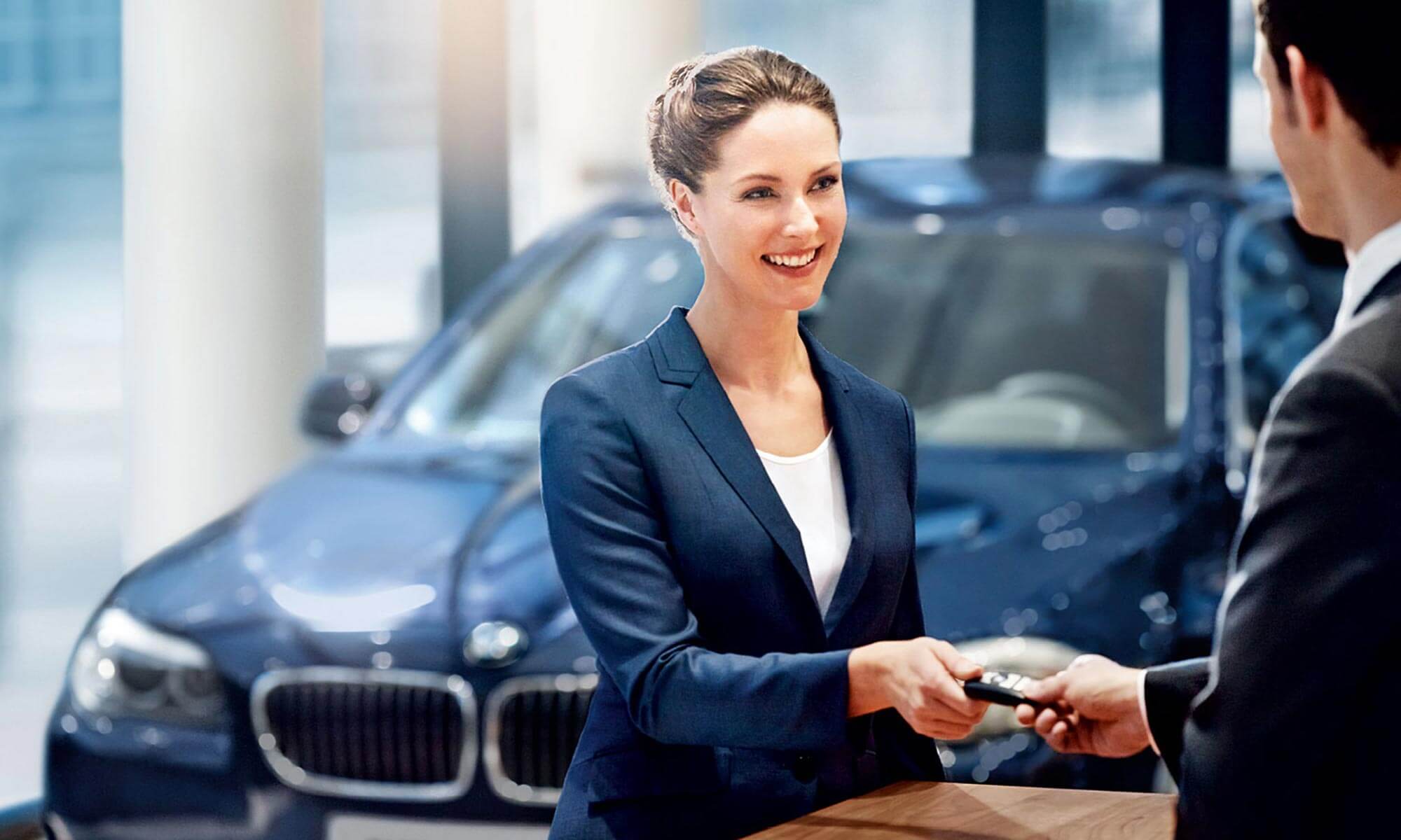 ahg_Website_Aktualisierung_Automobilkaufmannfrau_2000x1200.jpg
